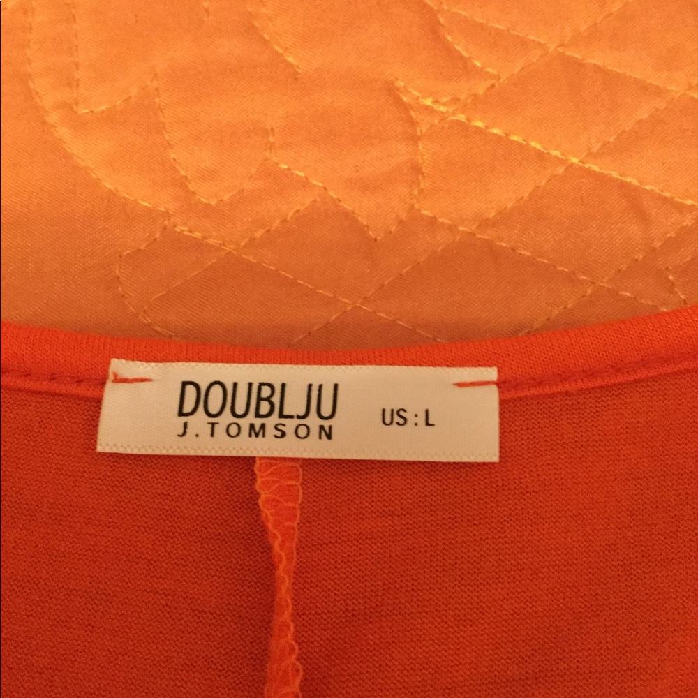 NEW V-Neck Short Sleeve Top - Picture 6 of 8